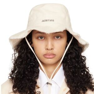 JACQUEMUS Off-White Les Classiques 'Le bob Artichaut' Hat